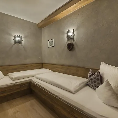 Wolfgang Birkl Apartment *